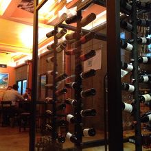 １階・ワイン棚