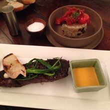 ステーキとピラフ