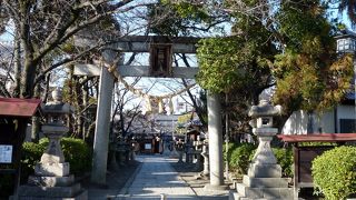 造り酒屋の町、富田にふさわしい神社