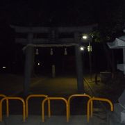 うっそうとした神社