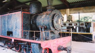 １００年以上も前に造られた小さな蒸気機関車