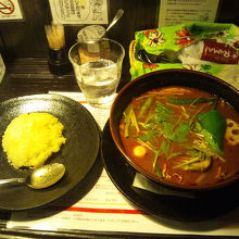 スープ大盛、ライス小盛り。