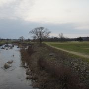 河川敷のゴルフ場のような景色