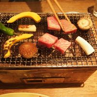 夕食メインの飛騨牛の炭火焼。美味しいっす&#9833;