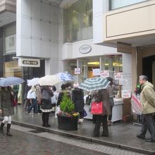 創業明治34年という元町生まれの老舗「近沢レース店」