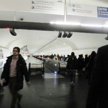 北と南の連絡通路　たまに動いていないときがある　　地獄　　