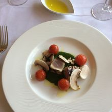 ぶりの霜降りサラダ　厚みがあり美味しかったです。