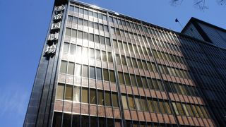 一部には出光興産の本社があり、出光美術館も入っています