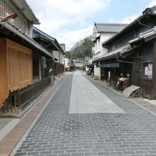 前の通り　古い町並み