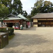 出るときのほうが目につく土産物屋