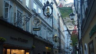 鉄細工の繊細な看板をみるのが楽しい！