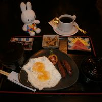 朝食和食コースの具体例。日本茶は無料です。