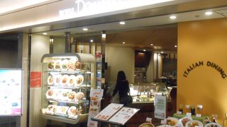 滑走路を見渡せるイタリアンレストラン