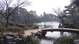 徽軫灯籠（ことじとうろう）があります