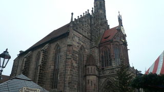 中央広場の東側にあります