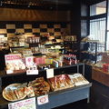 フロントの横に地元のお菓子を販売しています。