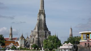 ワットアルンを見ながら。