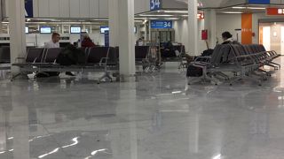 空港で夜明かししました