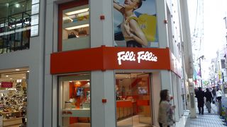 おおぶりで可愛いアクセサリーや時計、バッグ