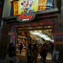 店内はいつも混雑