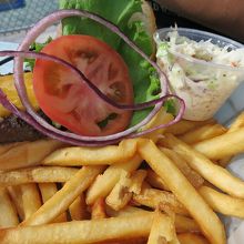 ポテトが多くて見えない。。。