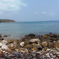 ビーチは岩がゴロゴロしてますが、プライベート感たっぷり