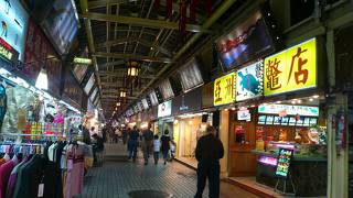 ピンクネオンの光るあやしい夜市。ディープで面白い！