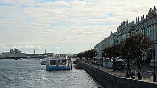 ペテルゴフへの便利な交通手段