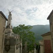 モンテロッソ・アル・マーレの古城墓地は美しい
