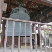 中にいる人がとても小さく見えます。