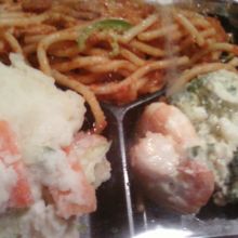 サラダもあります。