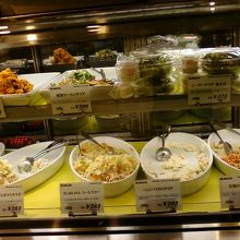 日本の洋食屋さんのサラダ、という感じです。