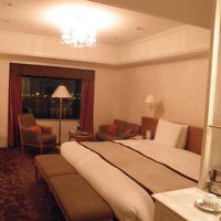 ダブルルームに間違って予約しましたが　全く問題ないベッド