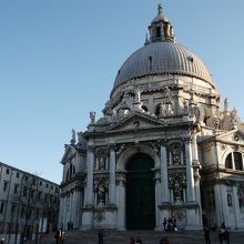 サンタ マリア デッラ サルーテ教会