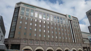 駅の南側に直結しています