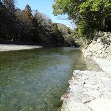 五十鈴川御手洗場。　ちゃんと手を洗いました。すごい澄んでます
