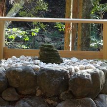 説明板とかなかったのでよくわかりませんが、大事に祀られてます