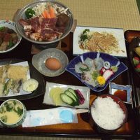 夕食は基本的に部屋食で、のんびり食事ができます