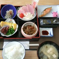 朝食は食堂で、典型的な日本食です