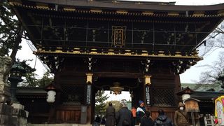 北野天満宮の境内と梅苑の梅が綺麗でした。