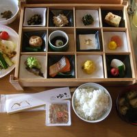 朝食は『12品目のおかず』に、ご飯、サラダ、汁物、コーヒーも
