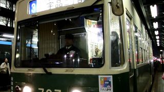 市内を縦横に走る、新旧入り交じった市民の足