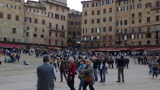 人がいっぱいです。