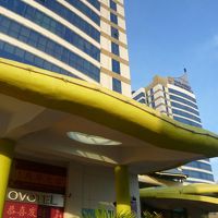 ノボテル玄関から見上げた写真