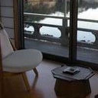 床暖房付き。すぐ目の前は、松島湾。座りごこち満点♪