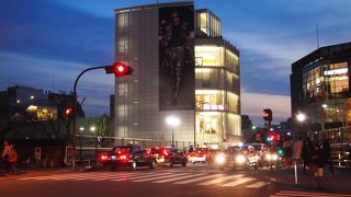 ガーデンプレイス前の跨線橋