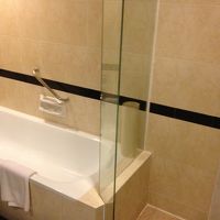 軽々足を伸ばせるバスタブ