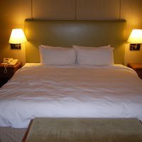 キングサイズの快適ベッド