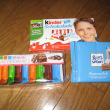 コレはスーパーで。いつものドイツ土産、キンダーのミルクチョコ