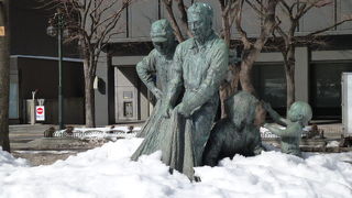 わかりやすいモニュメントです